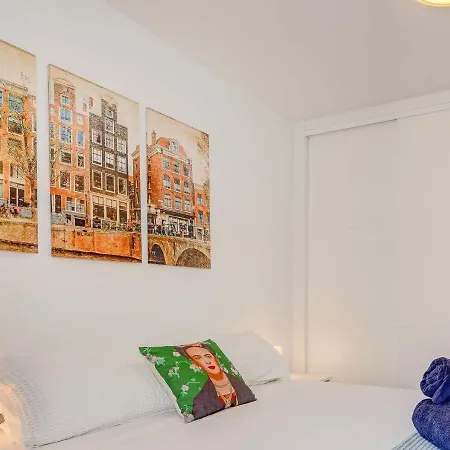 Appartamento Stylish Flat And Pool With 3 Rooms, Sleeps 6, Cristianos Los Cristianos (Tenerife)