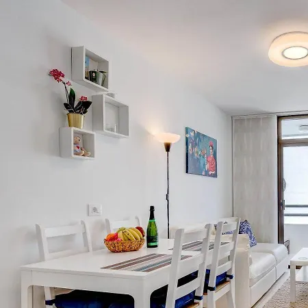 Stylish Flat And Pool With 3 Rooms, Sleeps 6, Cristianos Appartement *