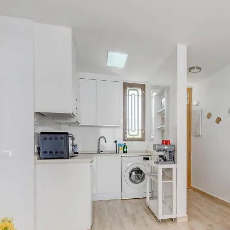 Stylish Flat And Pool With 3 Rooms, Sleeps 6, Cristianos Appartement *